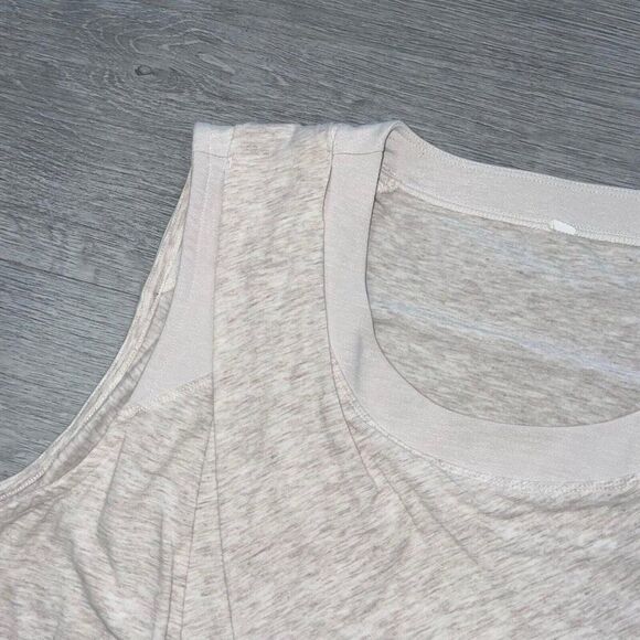 Lululemon Women’s 10 ? To Class Tee Heathered Dune Top Loose Shirt Yoga Workout - Picture 5 of 9